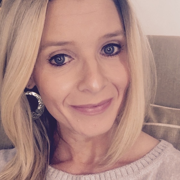 Meet your Posher, Wendy - Picture 2 of 3